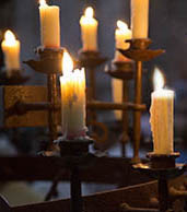             Los 6 grandes candelabros ha sido   
    una donación del Ayuntamiento de Valladolid   